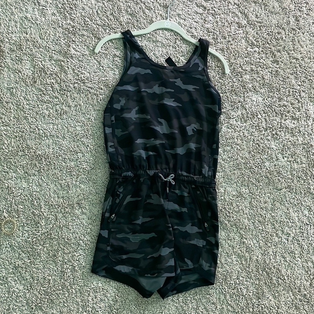 Barley worn perfect condition! So comfortable hope you love it as much as I did!